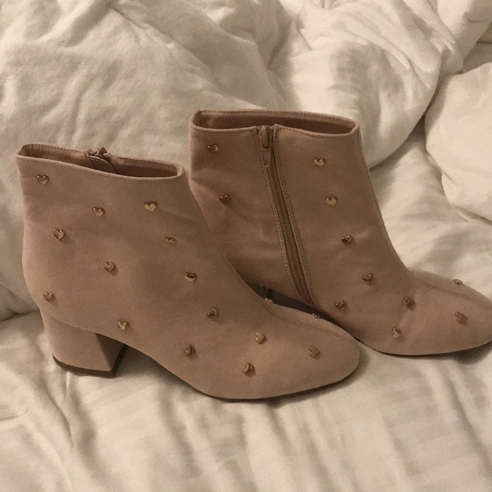 Bar3 blush colored ankle boots with tiny gold hearts